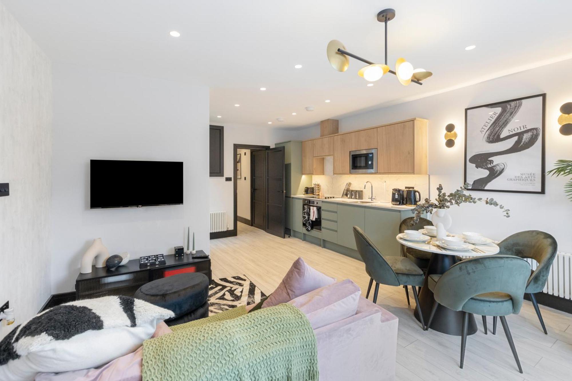 Unwind In Style 2Br With Cozy Backyard For Groups Apartment London Bagian luar foto