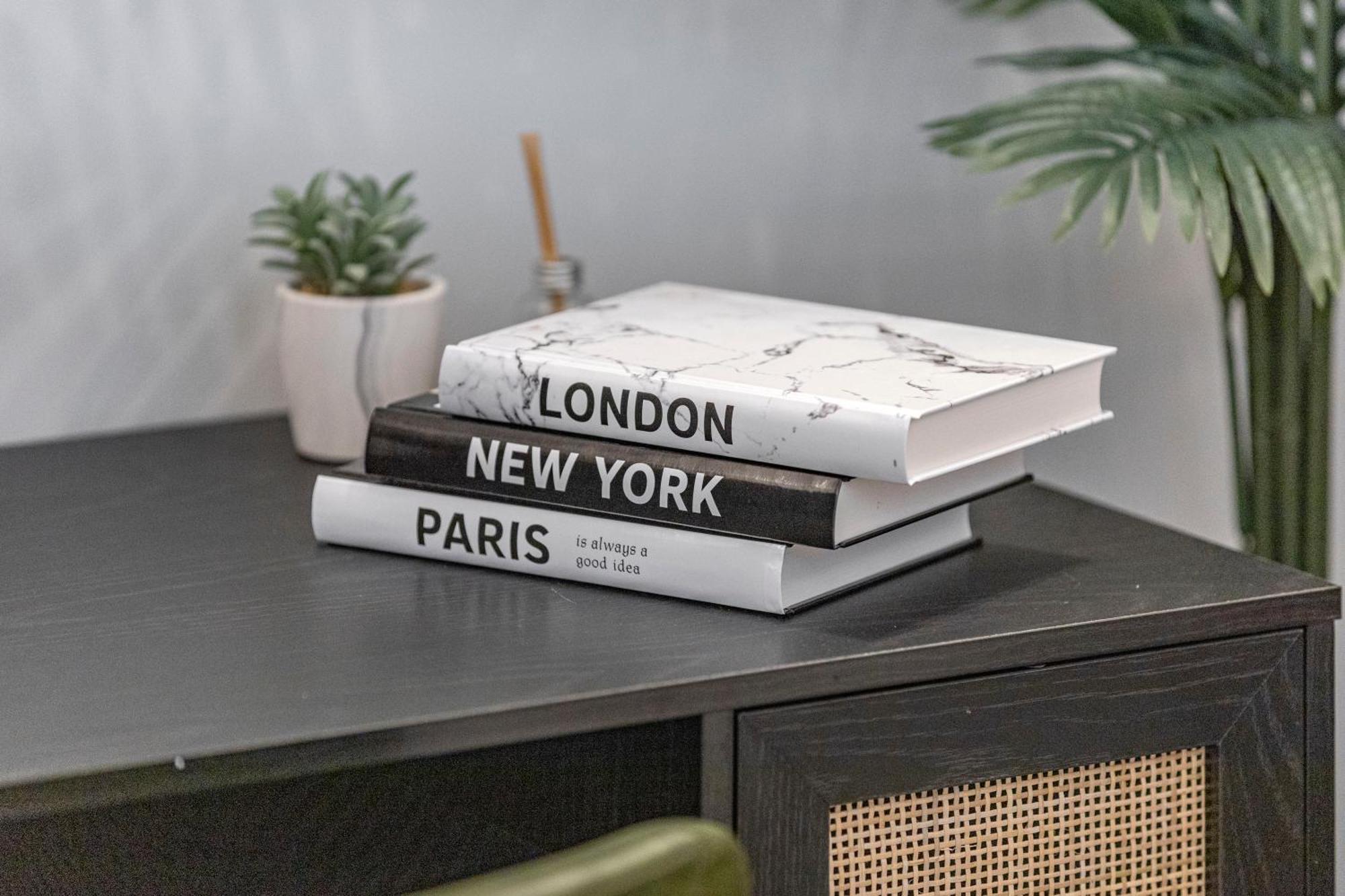 Unwind In Style 2Br With Cozy Backyard For Groups Apartment London Bagian luar foto