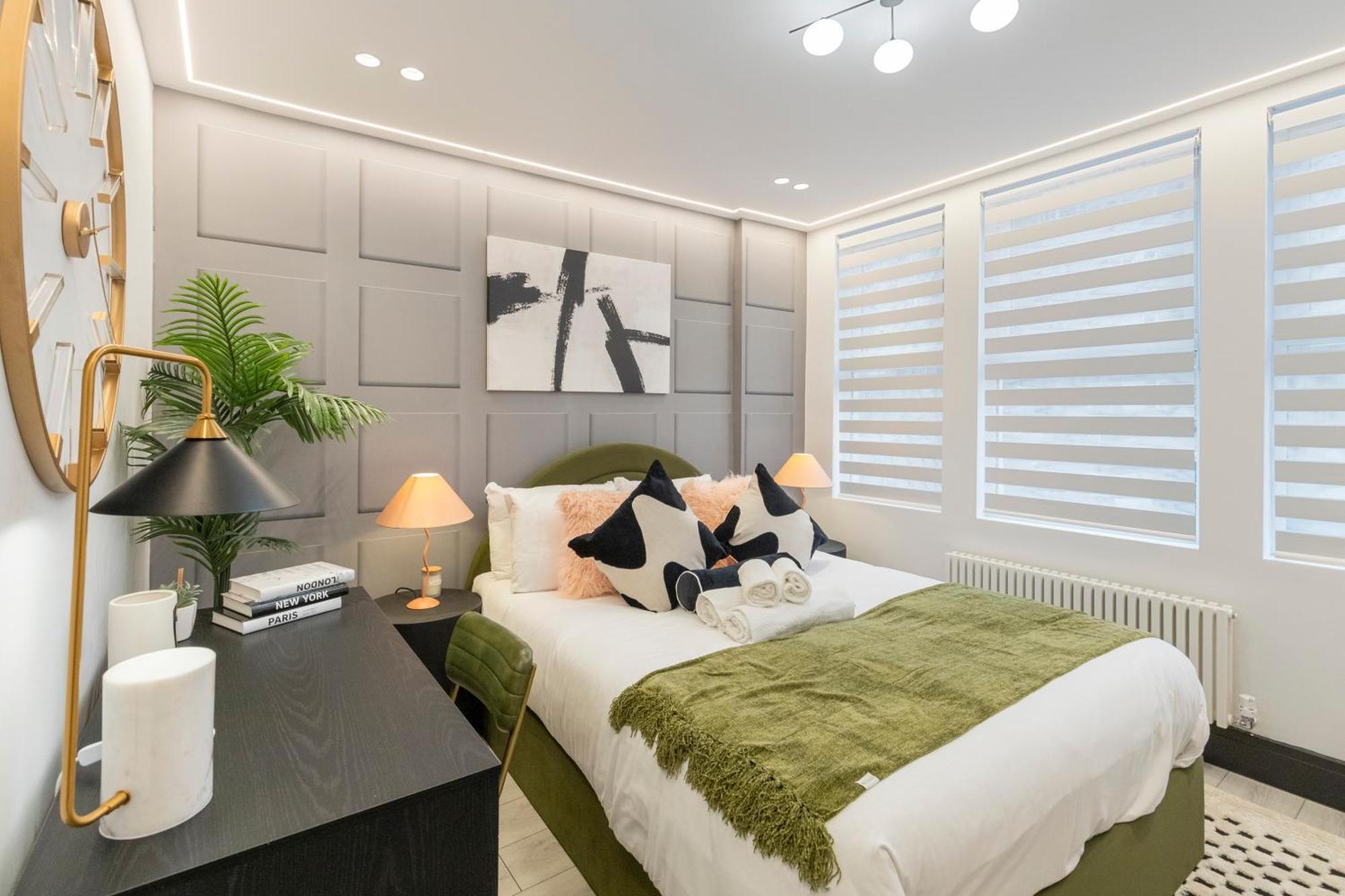 Unwind In Style 2Br With Cozy Backyard For Groups Apartment London Bagian luar foto