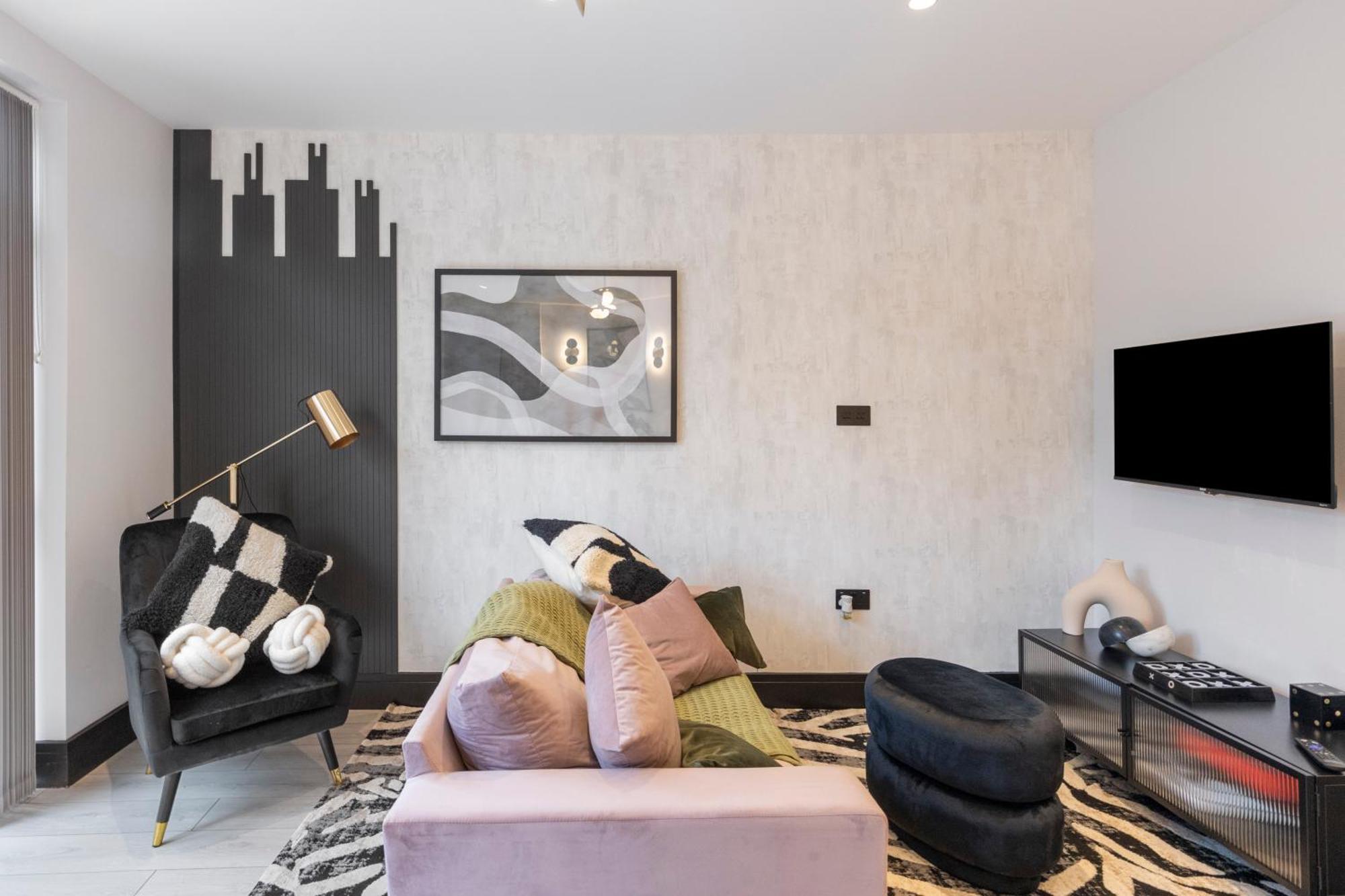 Unwind In Style 2Br With Cozy Backyard For Groups Apartment London Bagian luar foto